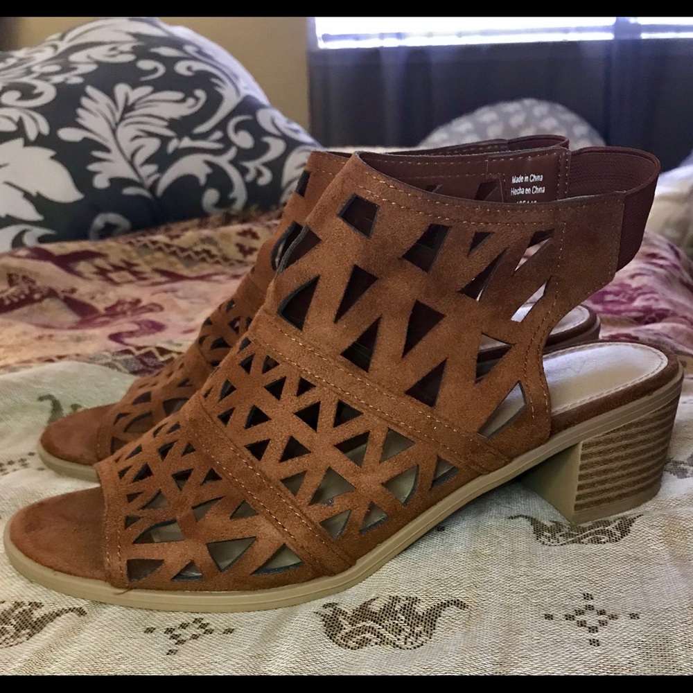 American Eagle Brown Wedge
